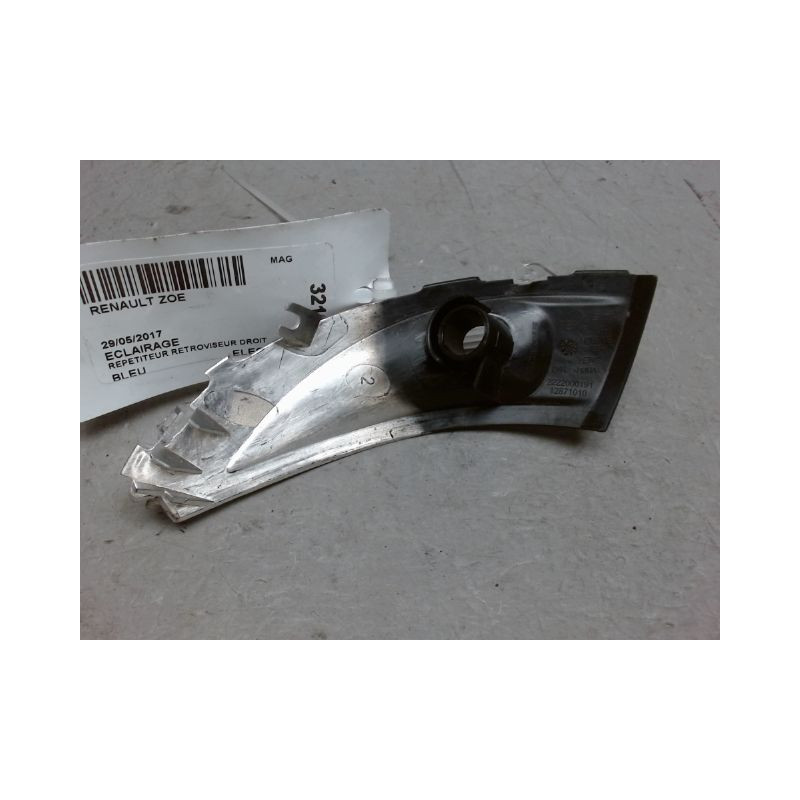 REPETITEUR RETROVISEUR DROIT RENAULT ZOE