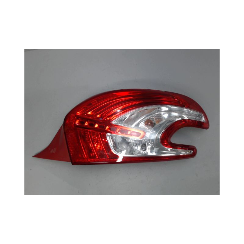 FEU ARRIERE DROIT PEUGEOT 208