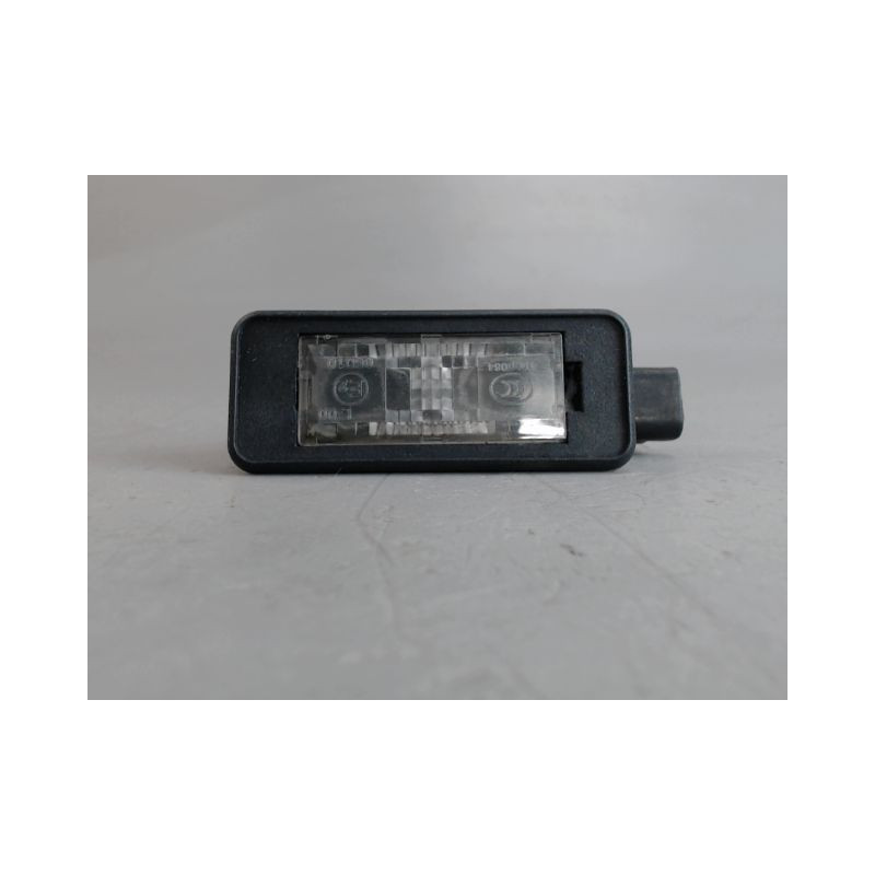 ECLAIREUR PLAQUE DE POLICE DROIT PEUGEOT 208