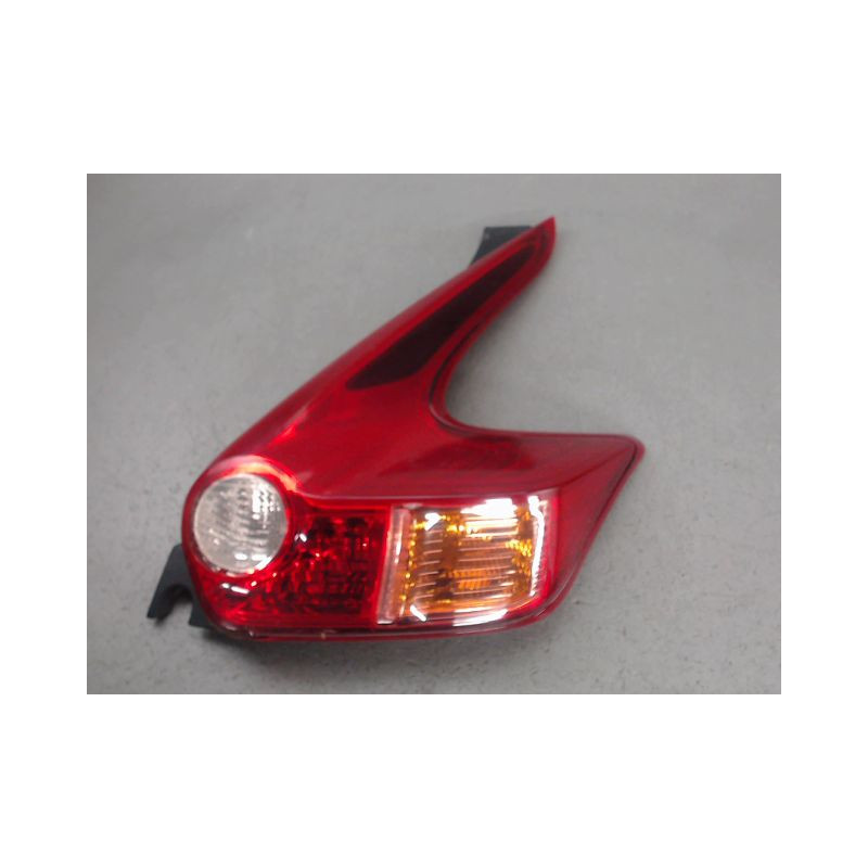 FEU ARRIERE DROIT NISSAN JUKE