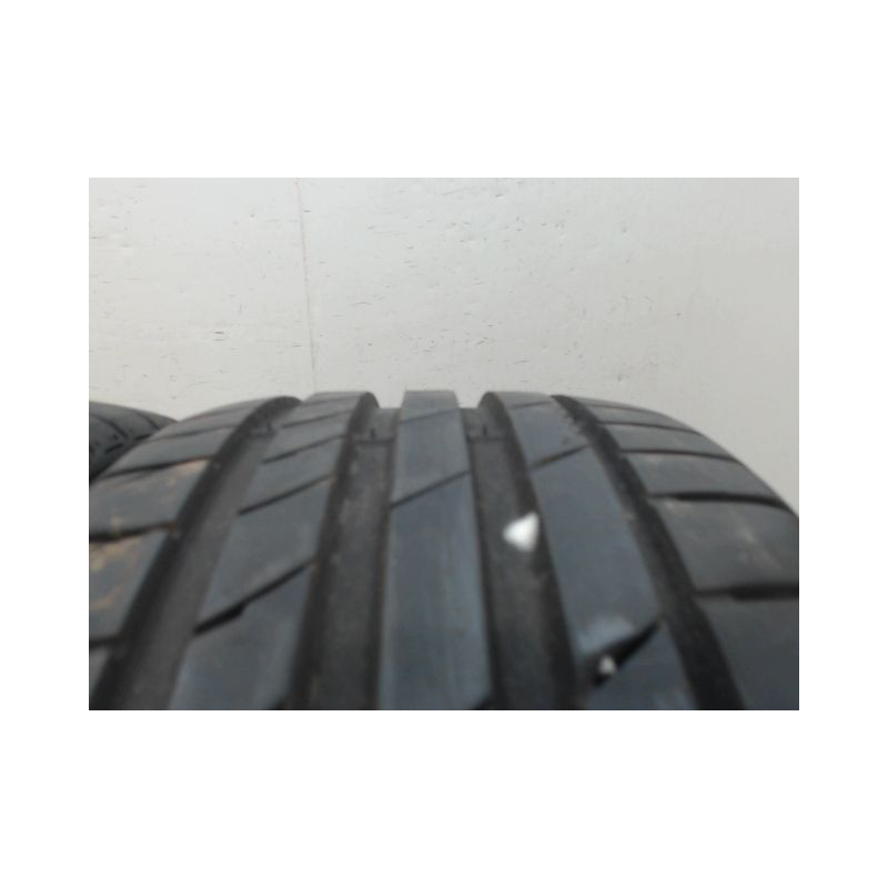 Paire de pneus KUMHO ECSTA PS71 215 45 18 93 Y