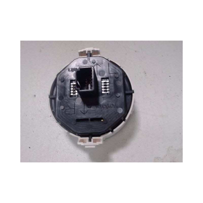 BOUTON DE WARNING TOYOTA YARIS