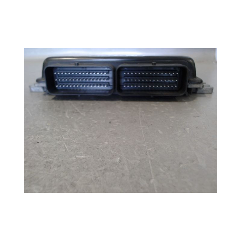 CALCULATEUR MOTEUR RENAULT CLIO