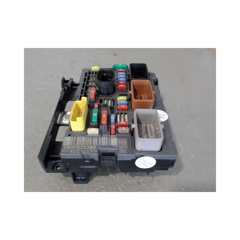 BOITE A FUSIBLES PEUGEOT 5008