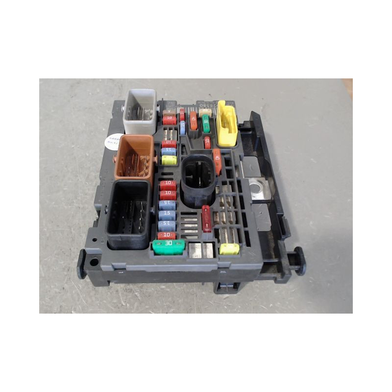 BOITE A FUSIBLES PEUGEOT 5008