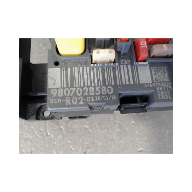 BOITE A FUSIBLES PEUGEOT 5008