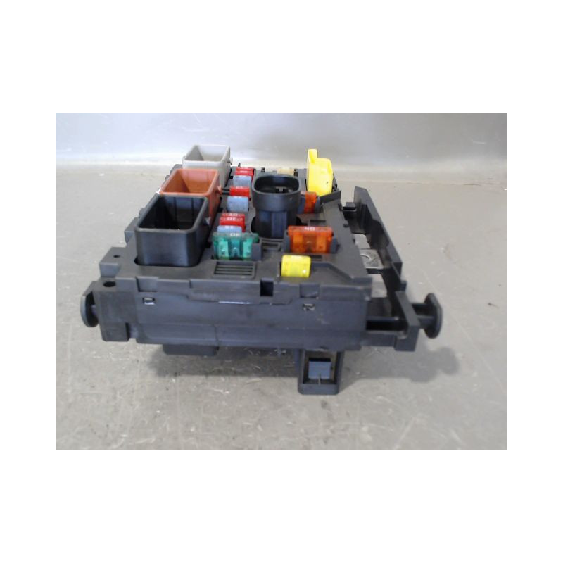 BOITE A FUSIBLES CITROEN C3