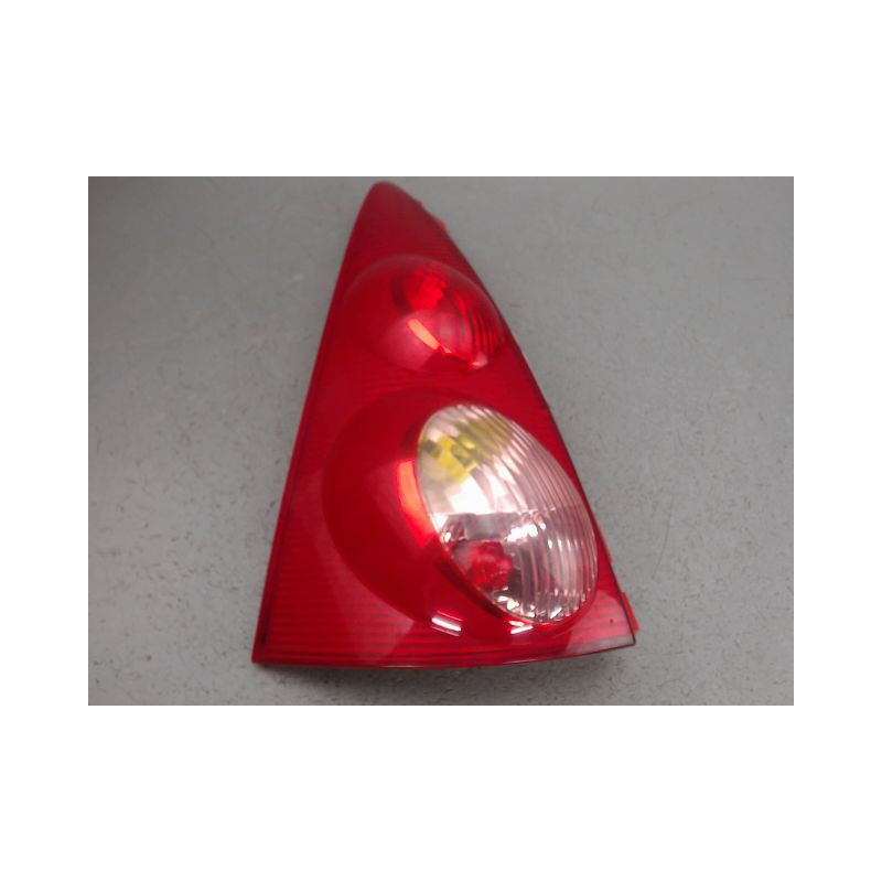 FEU ARRIERE GAUCHE  PEUGEOT 107