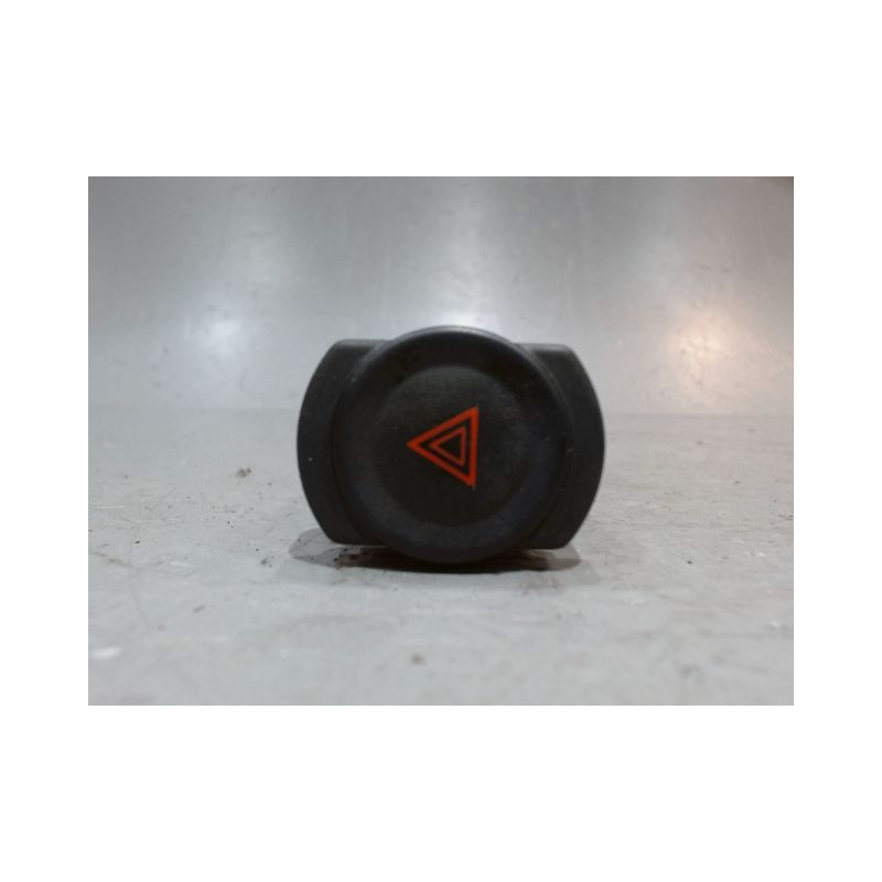 BOUTON DE WARNING DACIA SANDERO