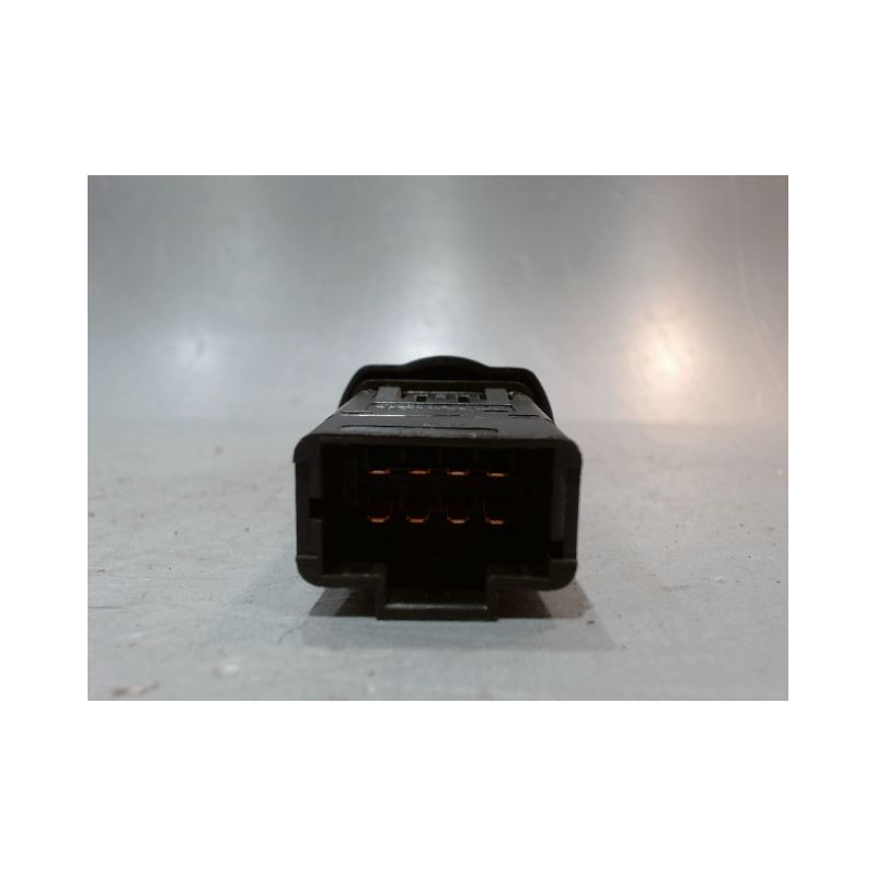 BOUTON DE WARNING DACIA SANDERO
