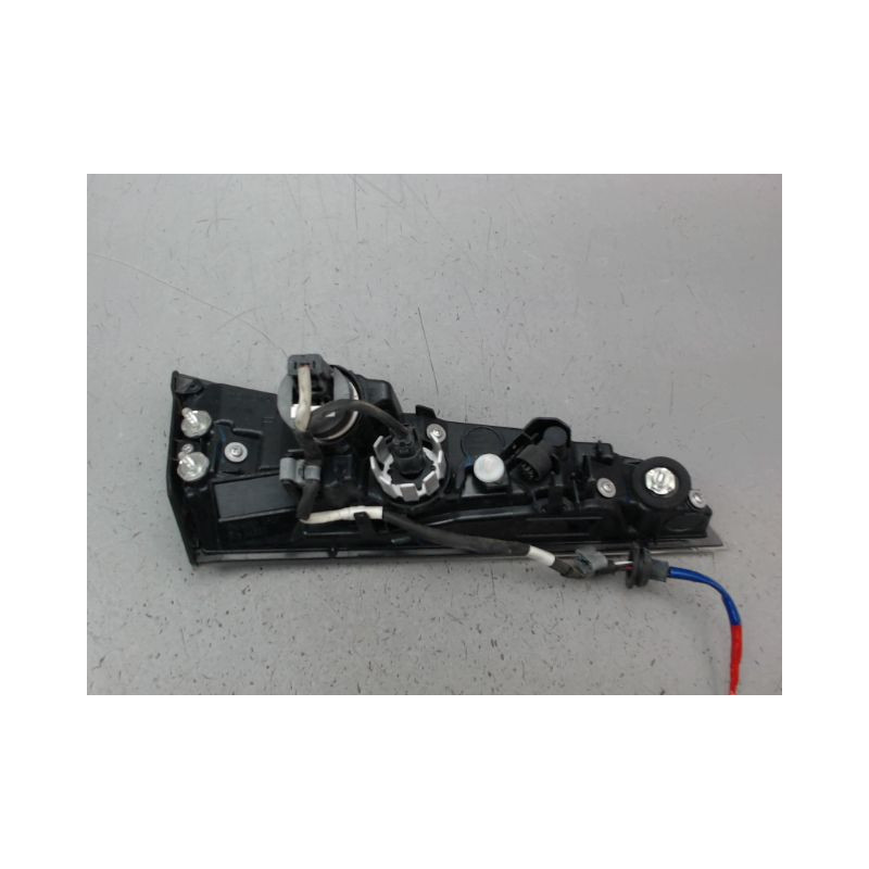 FEU ARRIERE INTERIEUR DROIT TOYOTA COROLLA BREAK 2004-