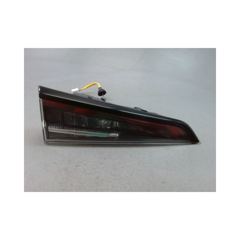 FEU ARRIERE INTERIEUR GAUCHE TOYOTA COROLLA BREAK 2004-
