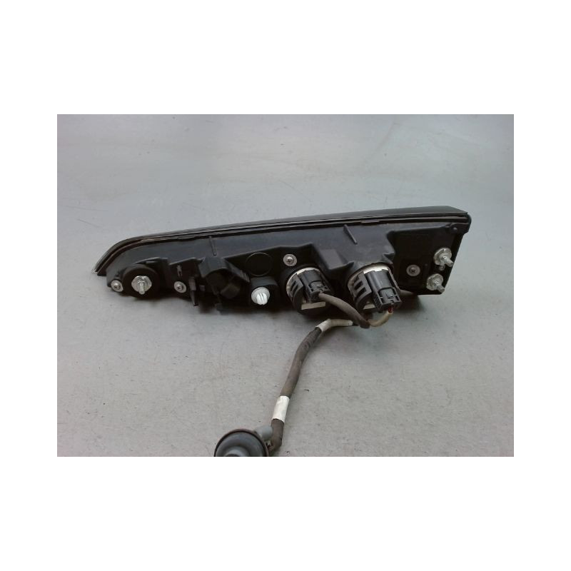 FEU ARRIERE INTERIEUR GAUCHE TOYOTA COROLLA BREAK 2004-
