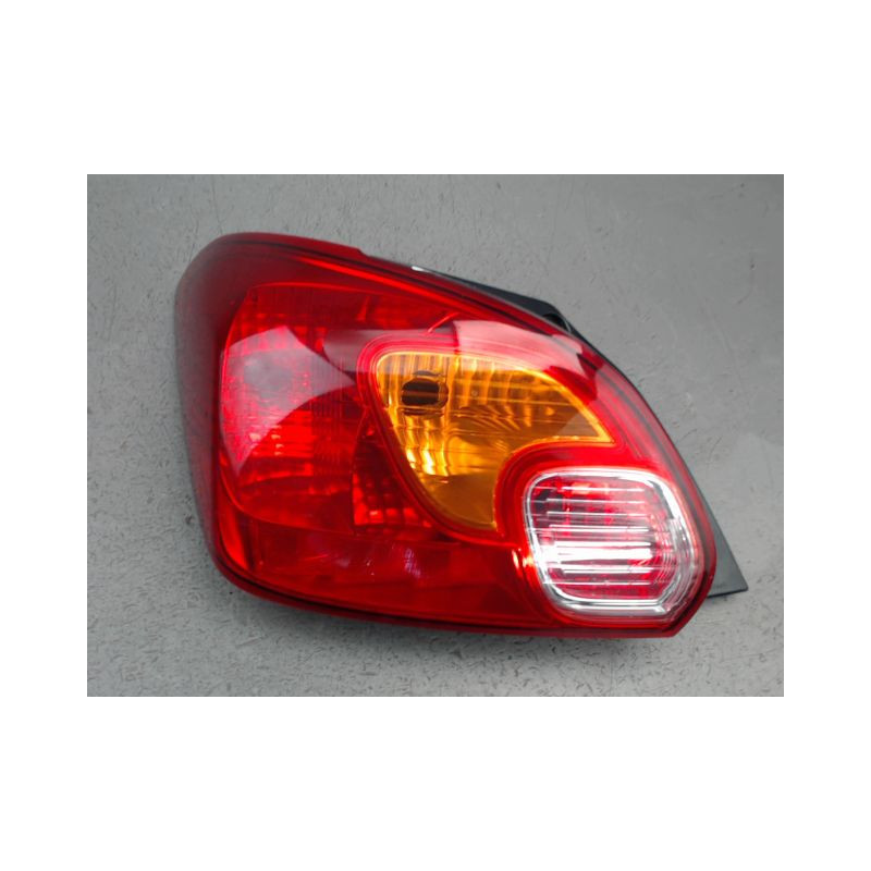 FEU ARRIERE GAUCHE  MITSUBISHI SPACESTAR