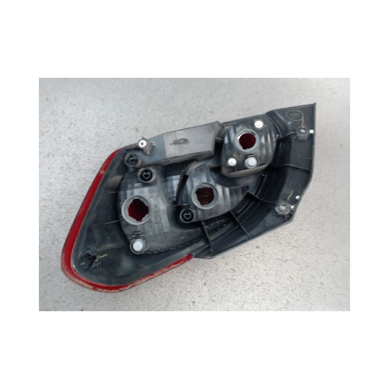 FEU ARRIERE GAUCHE  MITSUBISHI SPACESTAR