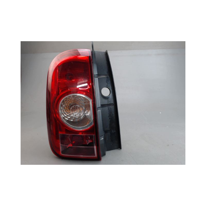 FEU ARRIERE GAUCHE  DACIA DUSTER