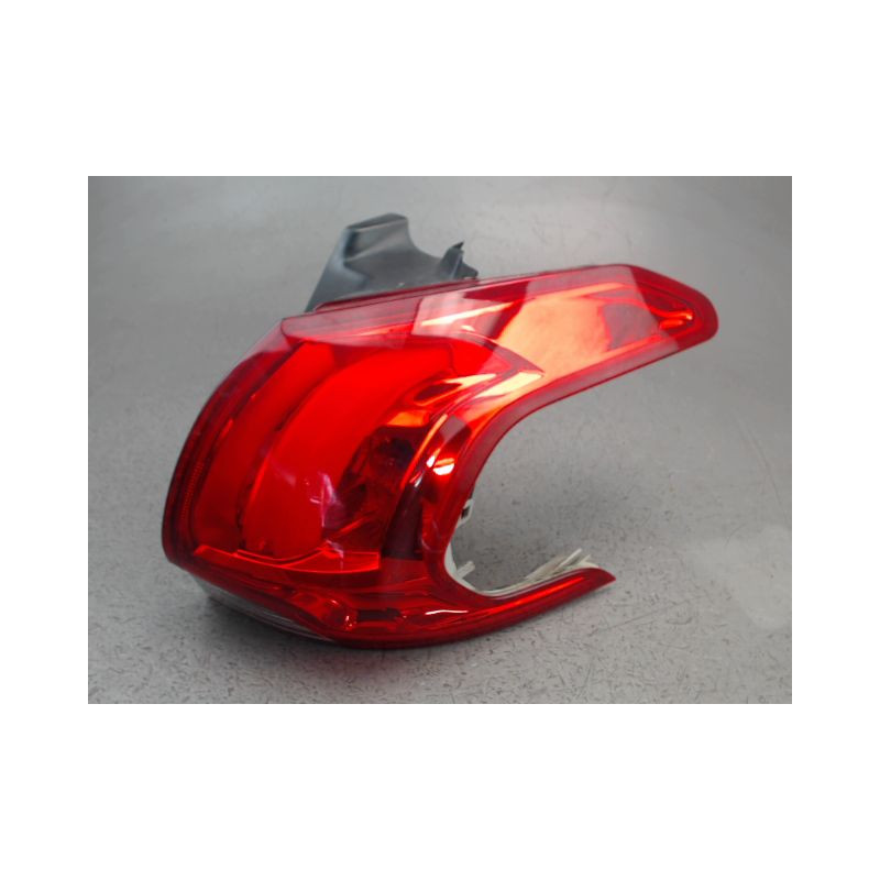 FEU ARRIERE DROIT PEUGEOT 2008