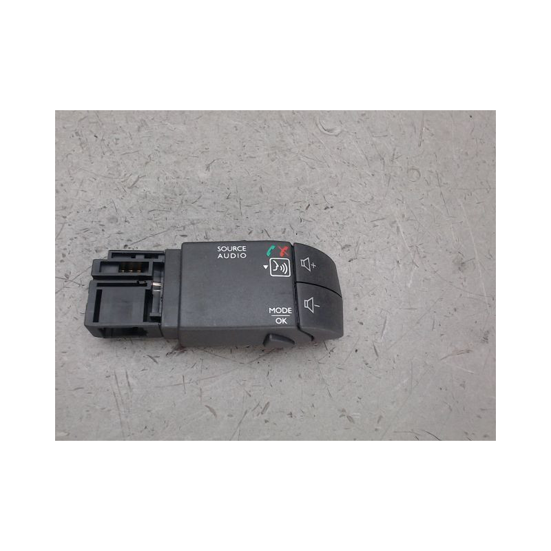 COMMANDE AUTORADIO DACIA SANDERO