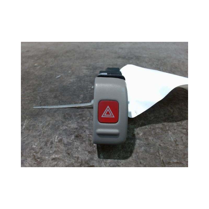 BOUTON DE WARNING NISSAN MICRA 98-2000