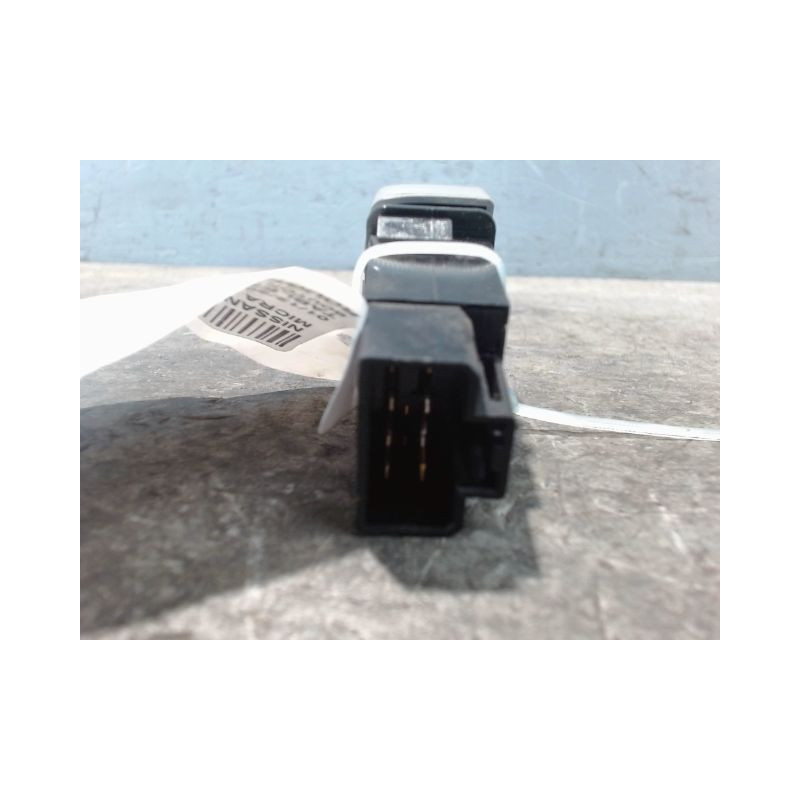 BOUTON DE WARNING NISSAN MICRA 98-2000