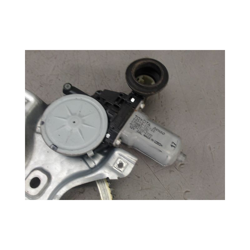 MECANISME LEVE-GLACE AVANT DROIT TOYOTA YARIS