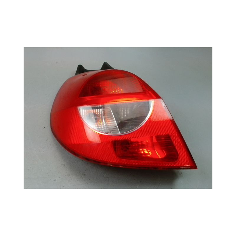 FEU ARRIERE GAUCHE  RENAULT CLIO