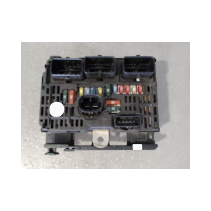 BOITE A FUSIBLES CITROEN C4 04-08