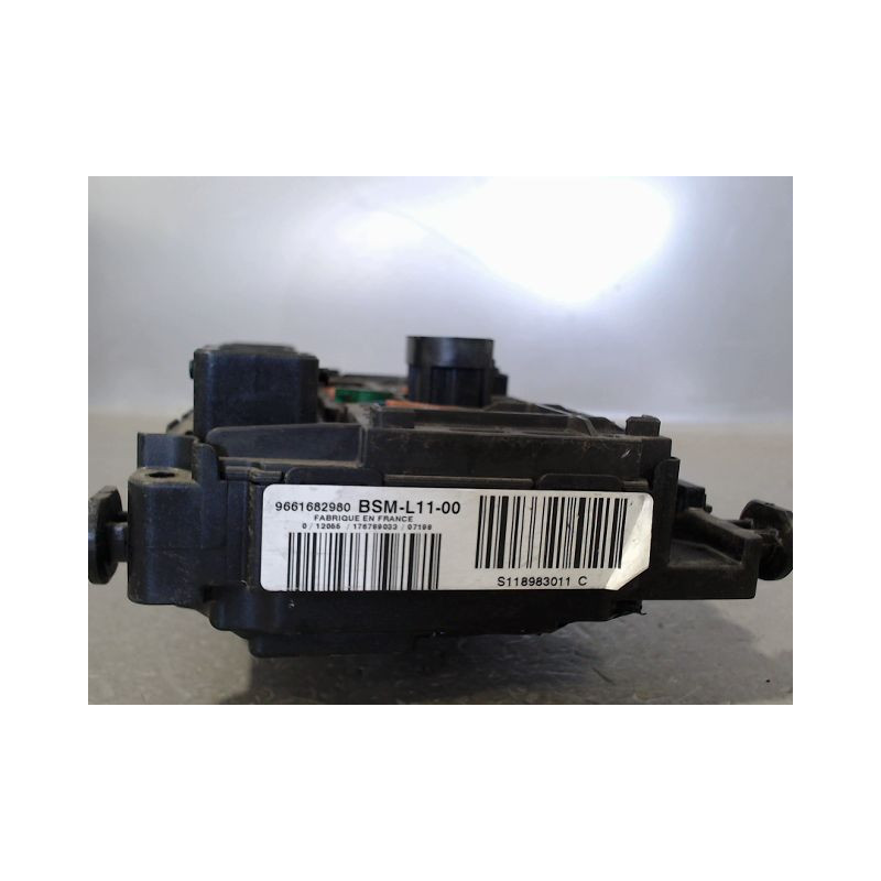 BOITE A FUSIBLES CITROEN C4 04-08