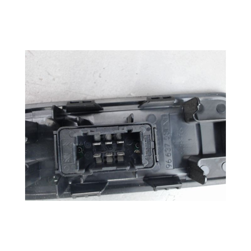 COMMANDE LEVE-GLACE PORTE AVD CITROEN C3