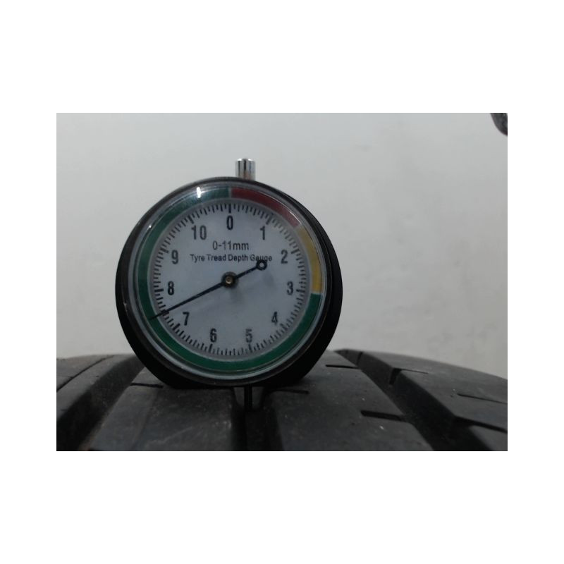 Paire de pneus YOKOHAMA BLUEARTH-XT AE61 235 55 18 100 V