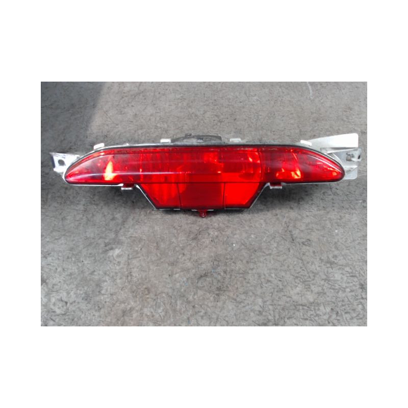 FEU BROUILLARD CENTRAL ARRIERE PEUGEOT 208