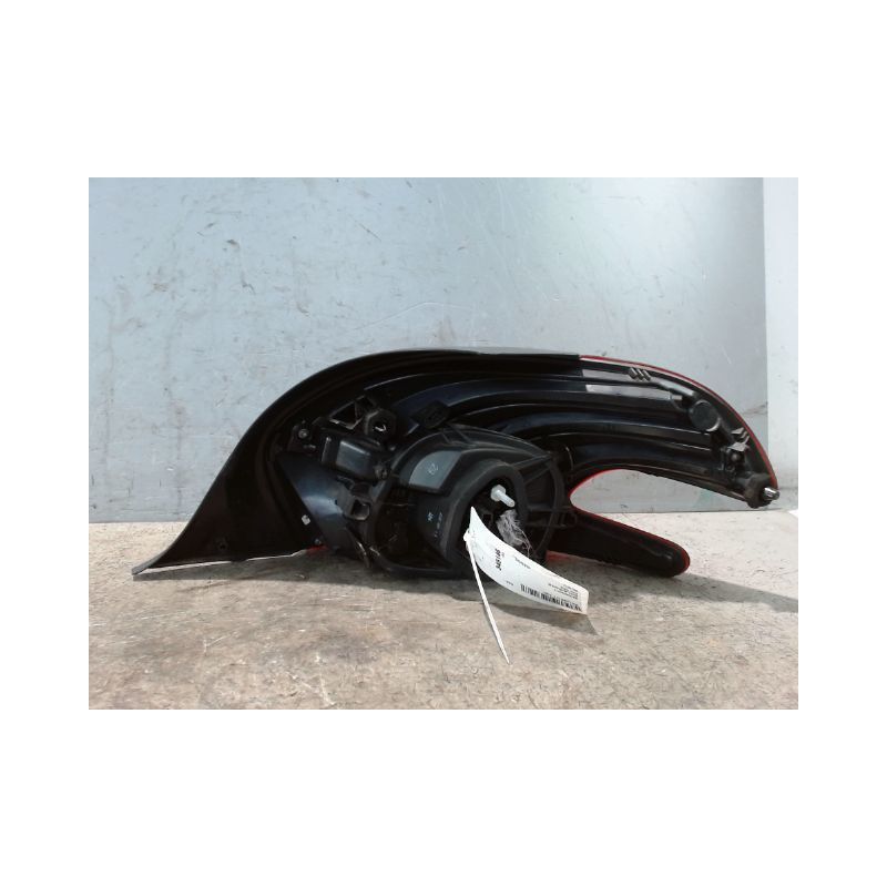 FEU ARRIERE GAUCHE  PEUGEOT 208