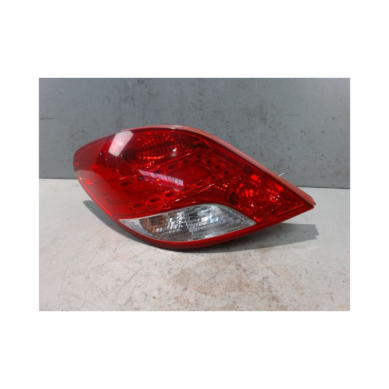 FEU ARRIERE GAUCHE  PEUGEOT 207 2011-
