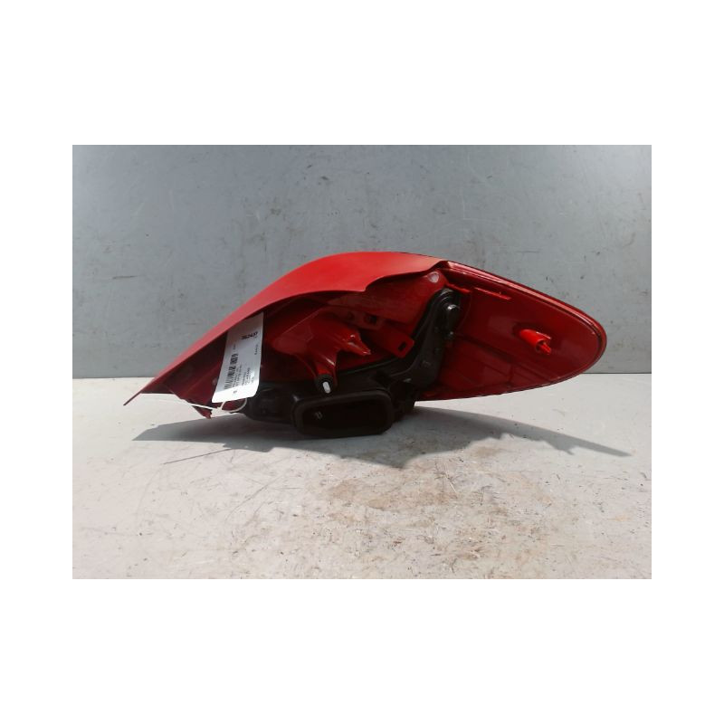 FEU ARRIERE GAUCHE  PEUGEOT 207 2011-