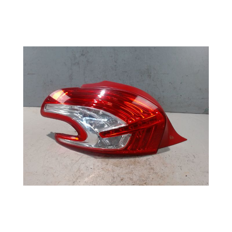 FEU ARRIERE GAUCHE  PEUGEOT 208