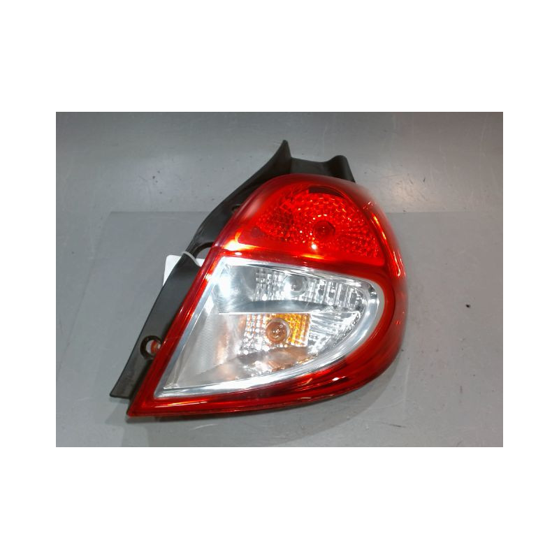 FEU ARRIERE DROIT RENAULT CLIO III