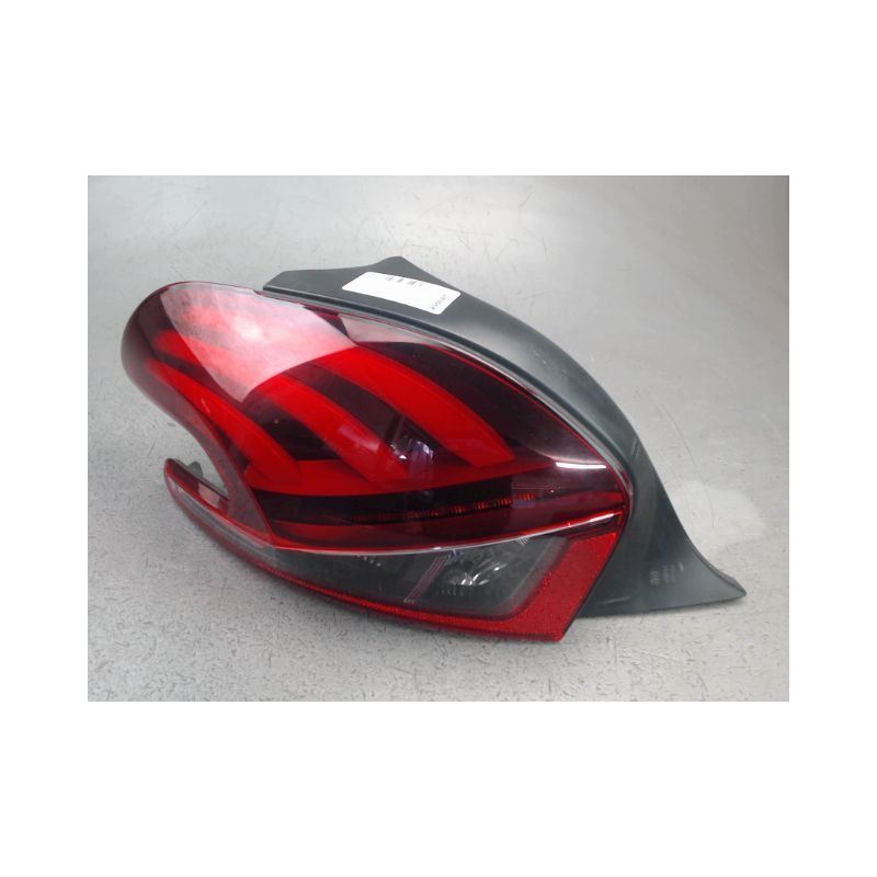 FEU ARRIERE GAUCHE  PEUGEOT 208