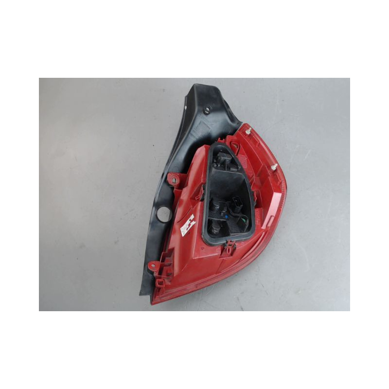 FEU ARRIERE GAUCHE  RENAULT CLIO