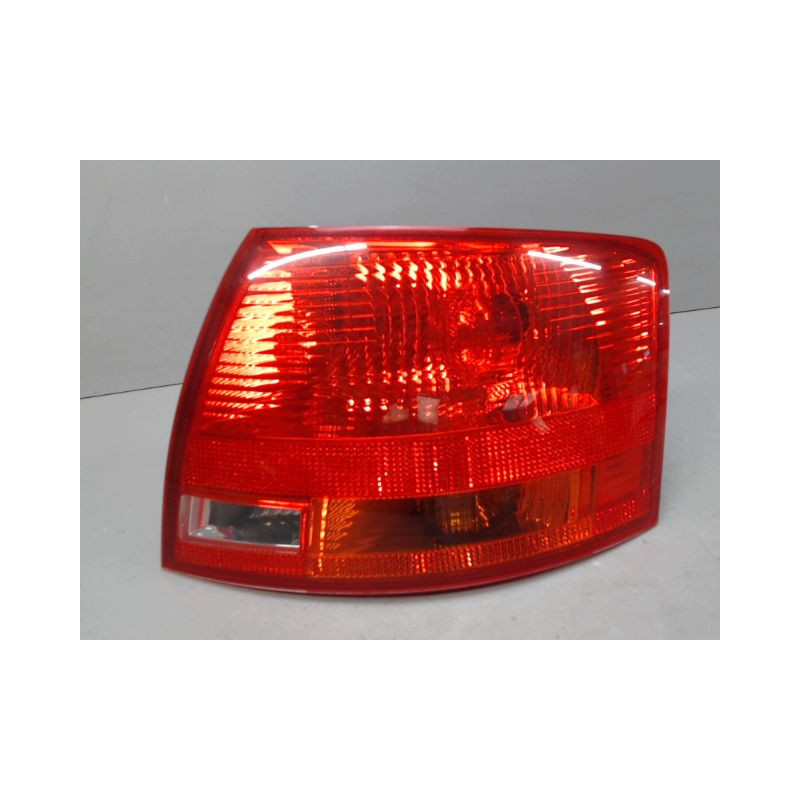 FEU ARRIERE DROIT AUDI A4