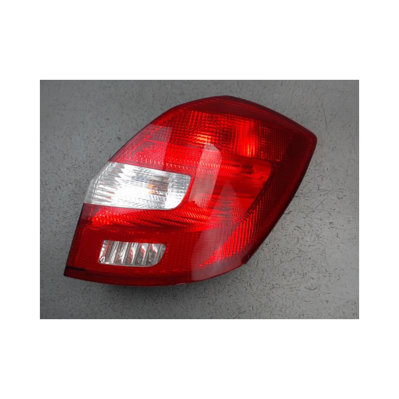 FEU ARRIERE DROIT SKODA FABIA
