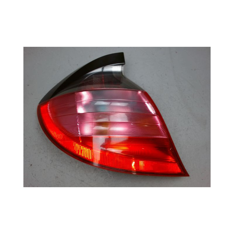 FEU ARRIERE GAUCHE  MERCEDES CLASSE C 203 PHASE 1 C 220 2.2