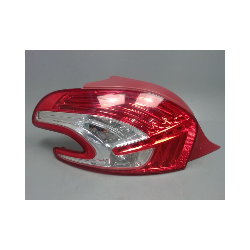FEU ARRIERE GAUCHE  PEUGEOT 208 1 PHASE 1 1.6 HDI - 8V TUR