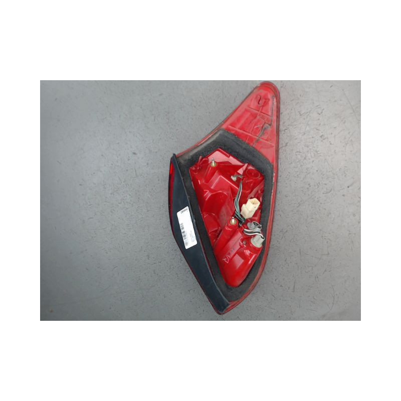 FEU ARRIERE GAUCHE  TOYOTA RAV4