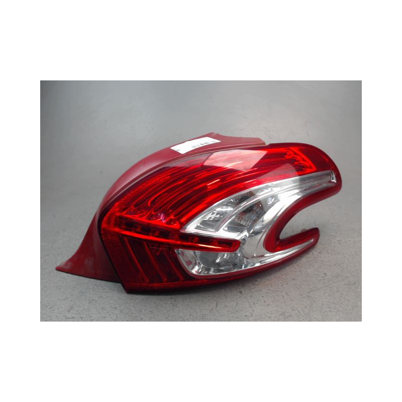 FEU ARRIERE DROIT PEUGEOT 208