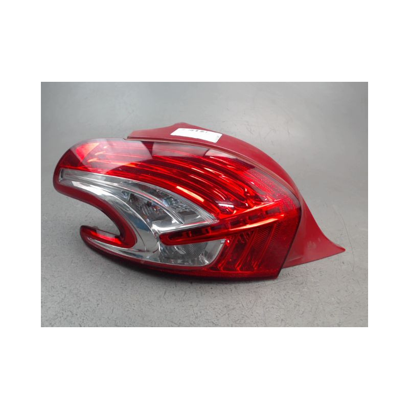 FEU ARRIERE GAUCHE  PEUGEOT 208