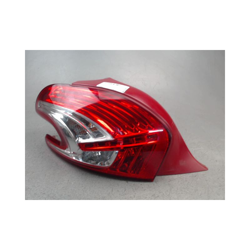 FEU ARRIERE GAUCHE  PEUGEOT 208