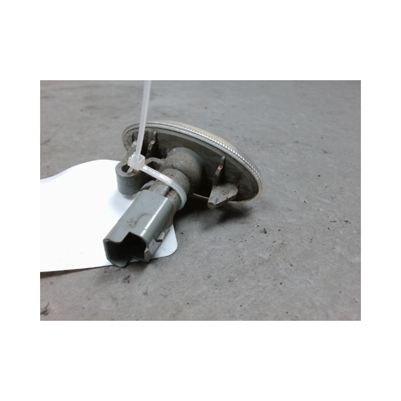REPETITEUR AILE DROIT TOYOTA AYGO 3P