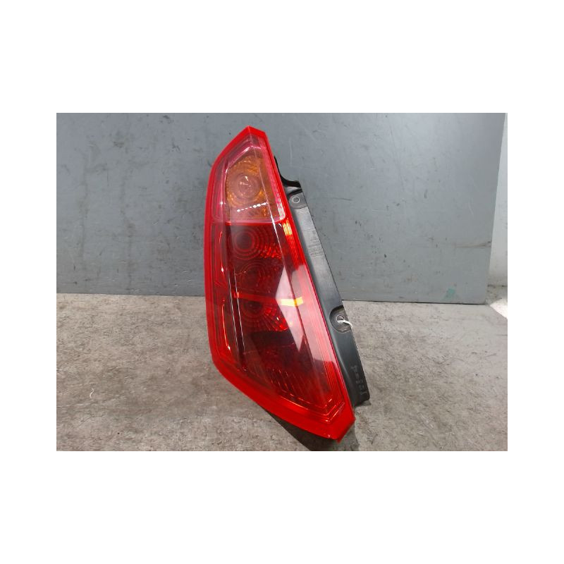 FEU ARRIERE GAUCHE  FIAT PUNTO 2003-