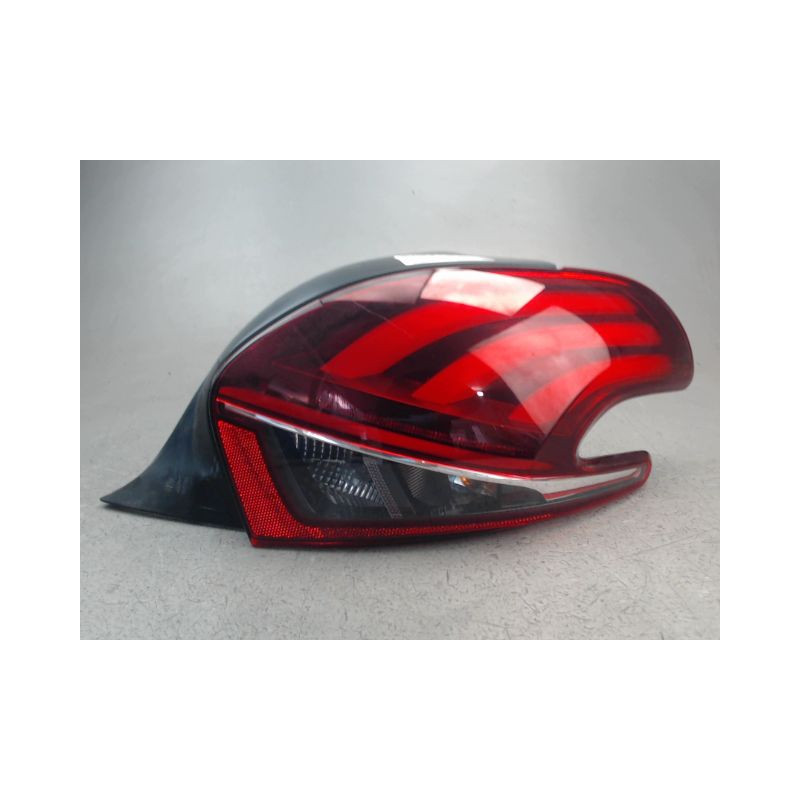FEU ARRIERE DROIT PEUGEOT 208
