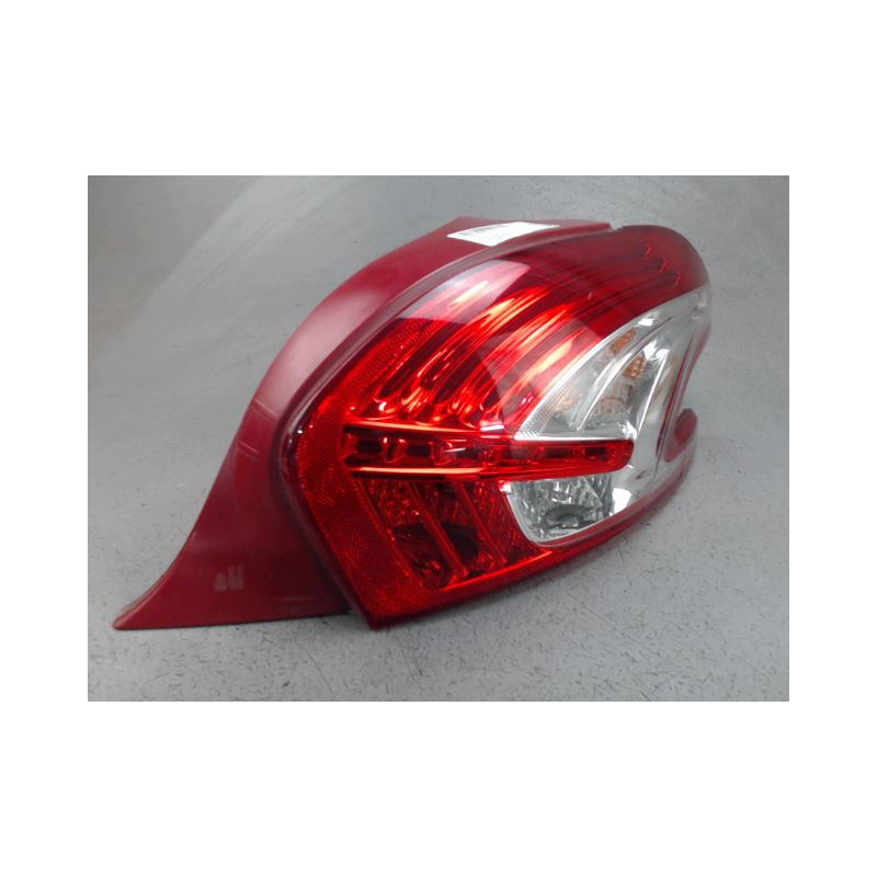 FEU ARRIERE DROIT PEUGEOT 208